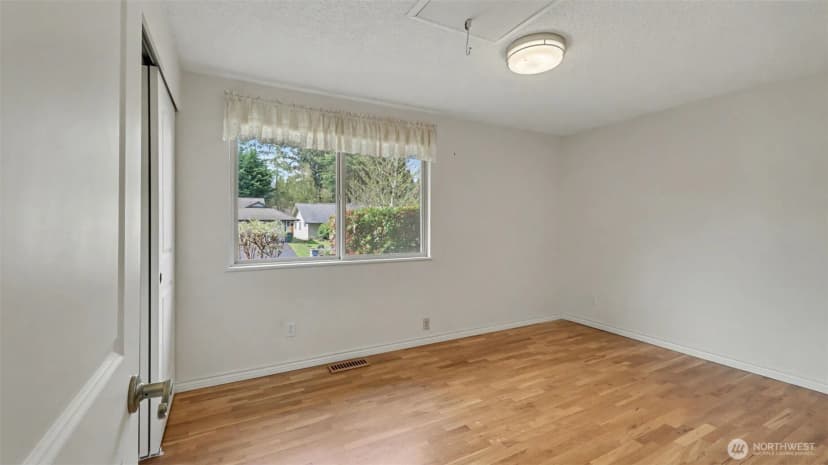 Property photo for 2618 168th Place Ne, Bellevue photo 17