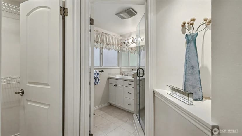 Property photo for 2618 168th Place Ne, Bellevue photo 15