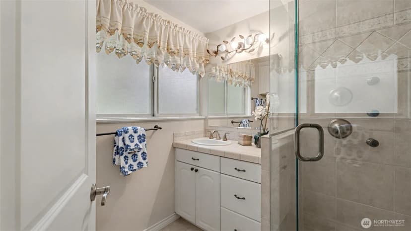 Property photo for 2618 168th Place Ne, Bellevue photo 16