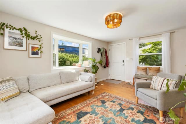 Property photo for 7708 35th Avenue S, Seattle photo 4