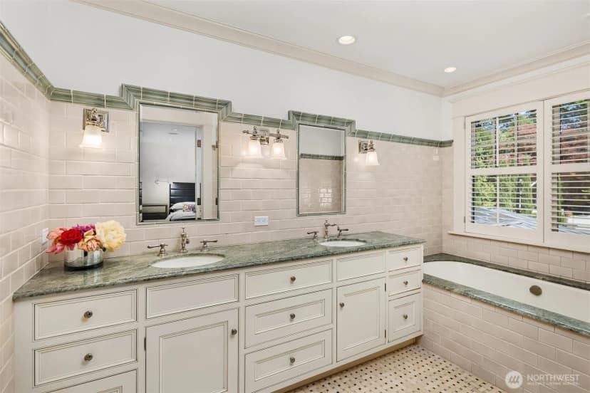 Property photo for 1642 Federal Avenue E, Seattle photo 16