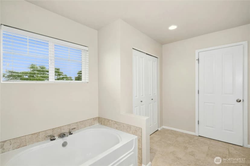 Property photo for 16918 Woodside Drive Se, Renton photo 20