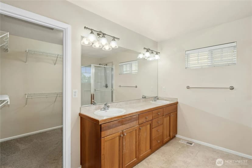 Property photo for 16918 Woodside Drive Se, Renton photo 18
