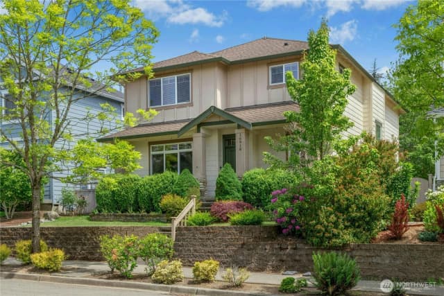 Property photo for 16918 Woodside Drive Se, Renton photo 2