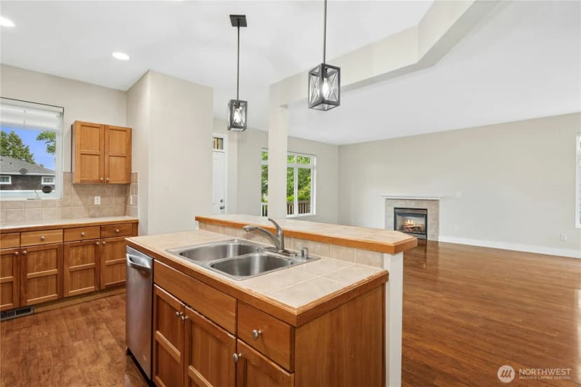 Property photo for 16918 Woodside Drive Se, Renton photo 12