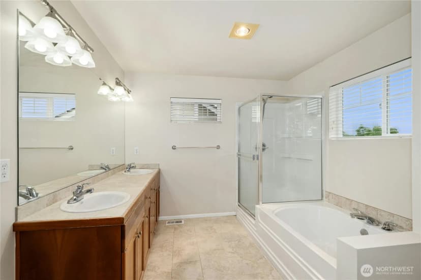 Property photo for 16918 Woodside Drive Se, Renton photo 19