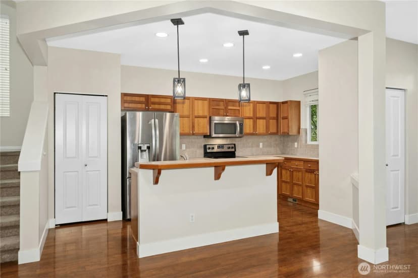 Property photo for 16918 Woodside Drive Se, Renton photo 7