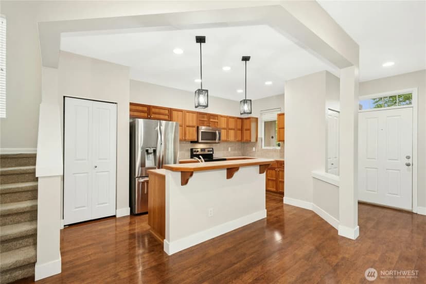 Property photo for 16918 Woodside Drive Se, Renton photo 8