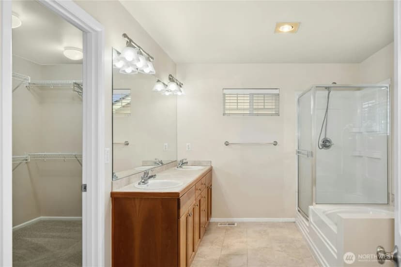 Property photo for 16918 Woodside Drive Se, Renton photo 17