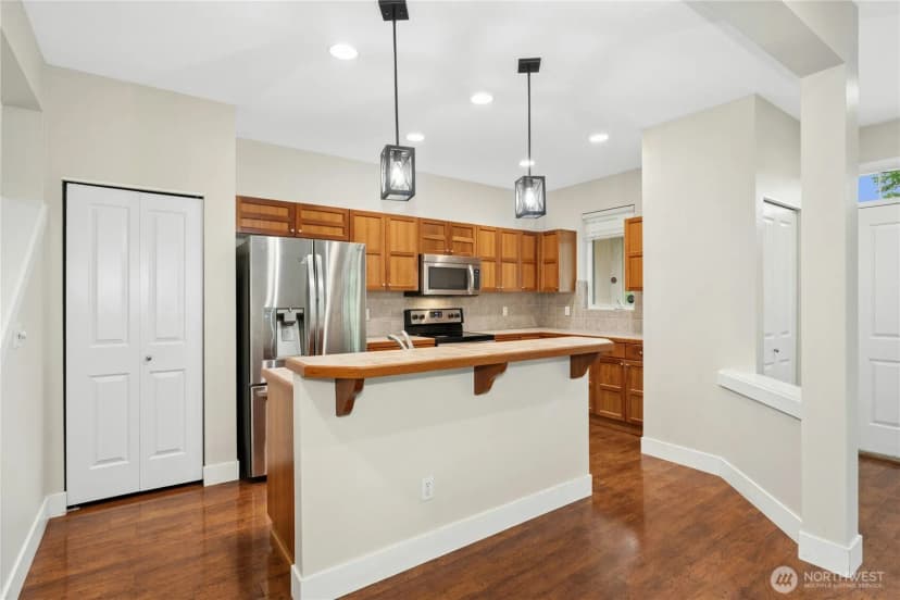 Property photo for 16918 Woodside Drive Se, Renton photo 10