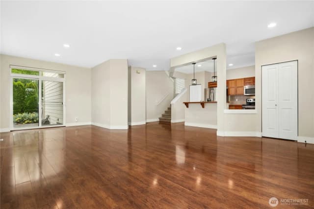 Property photo for 16918 Woodside Drive Se, Renton photo 5