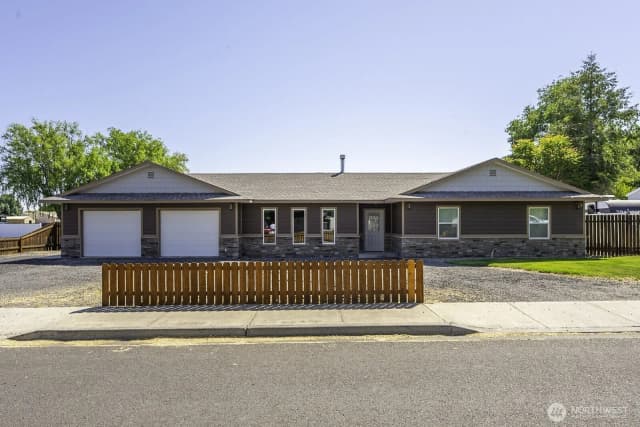 Property photo for 870 Nw C Street, Ephrata