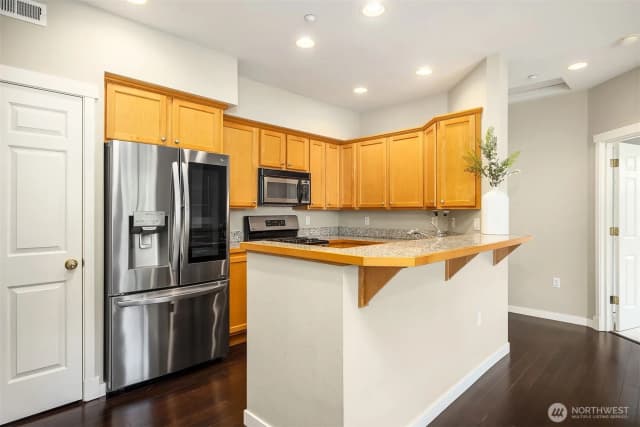 Property photo for 1601 Ne Katsura Street #103, Issaquah photo 4