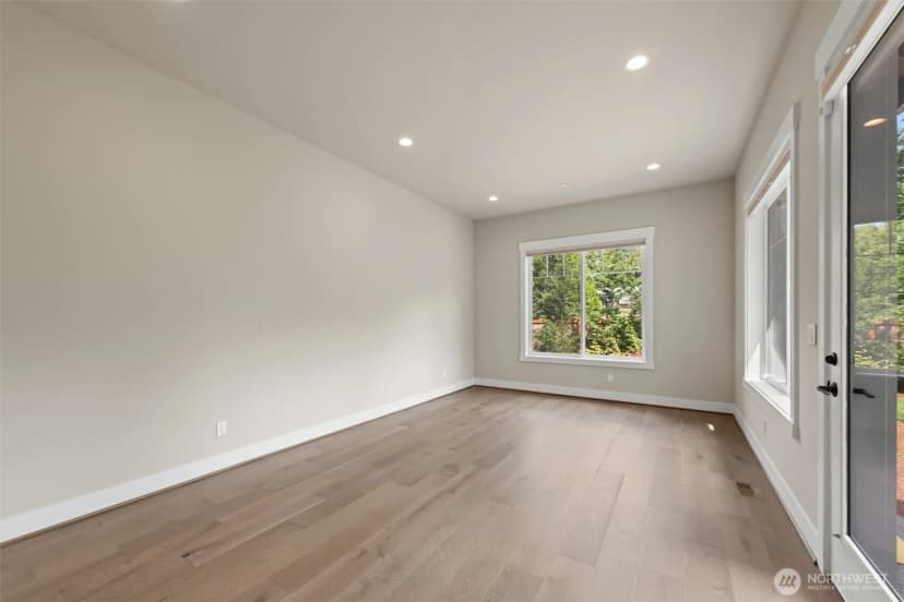 Property photo for 222 106th Avenue Se, Bellevue photo 18