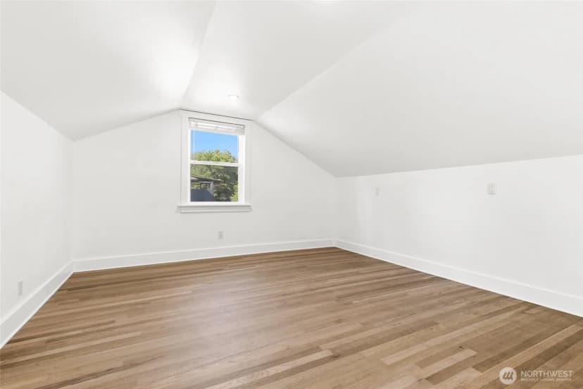 Property photo for 11636 13th Avenue Sw, Burien photo 19