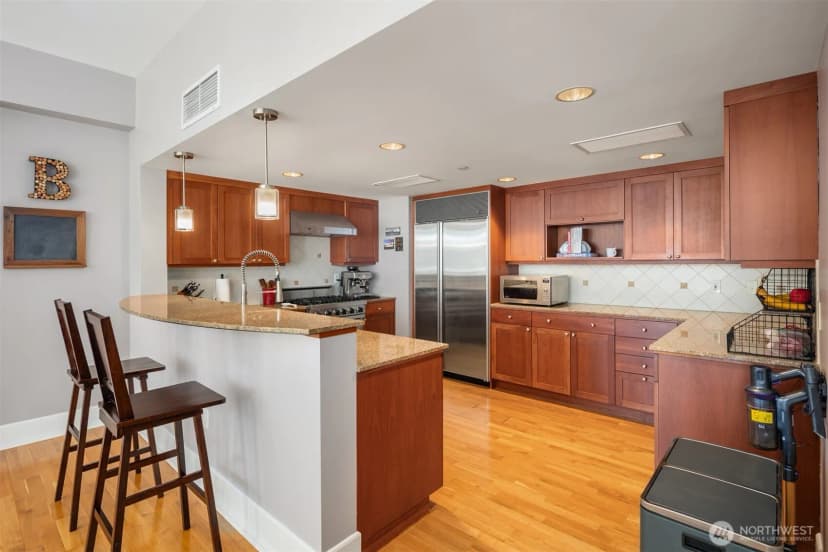 Property photo for 1500 4th Avenue #804, Seattle photo 8