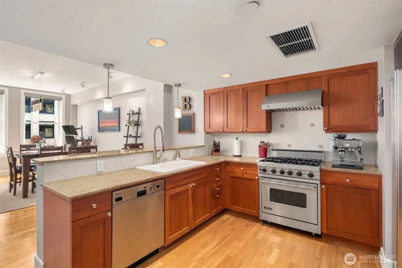 Property photo for 1500 4th Avenue #804, Seattle photo 9
