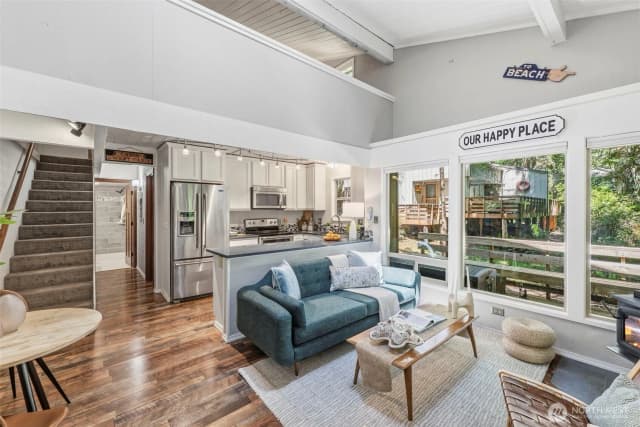 Property photo for 304 E Pointes Drive E, Shelton photo 2