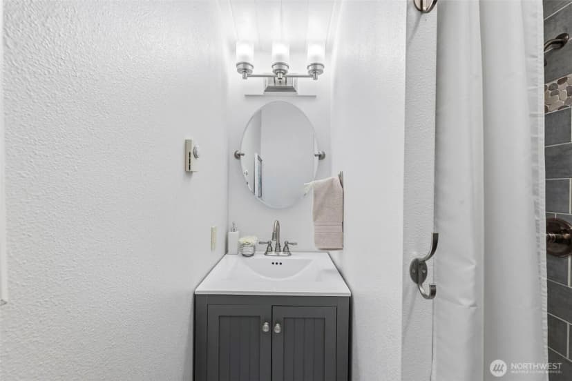 Property photo for 304 E Pointes Drive E, Shelton photo 21
