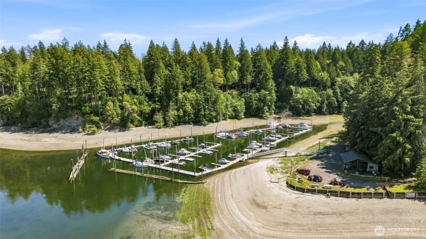 Property photo for 304 E Pointes Drive E, Shelton photo 32