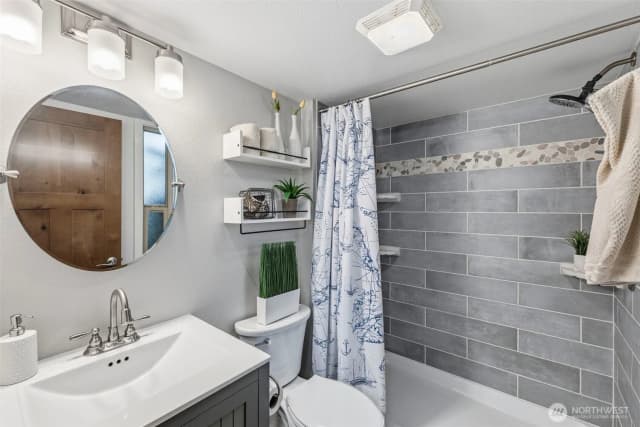 Property photo for 304 E Pointes Drive E, Shelton photo 5