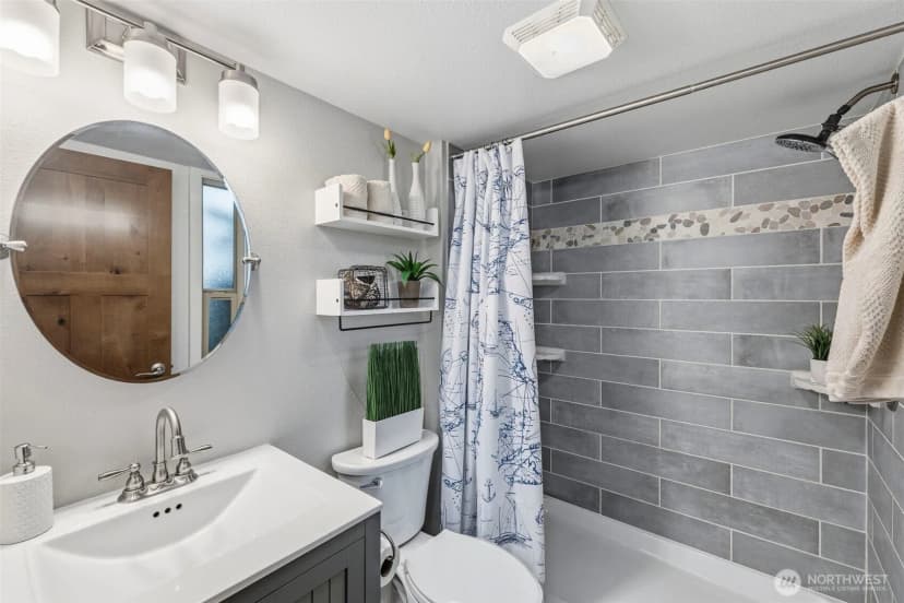 Property photo for 304 E Pointes Drive E, Shelton photo 5