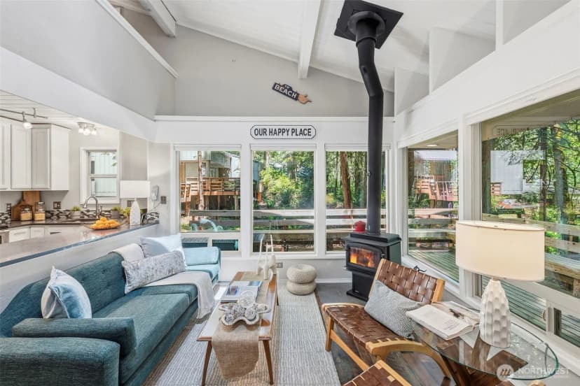 Property photo for 304 E Pointes Drive E, Shelton