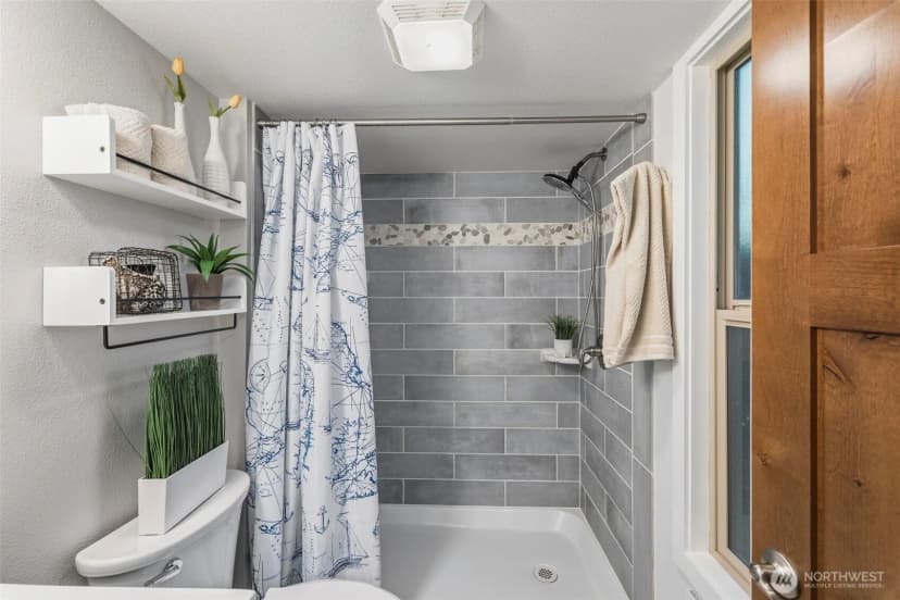 Property photo for 304 E Pointes Drive E, Shelton photo 18