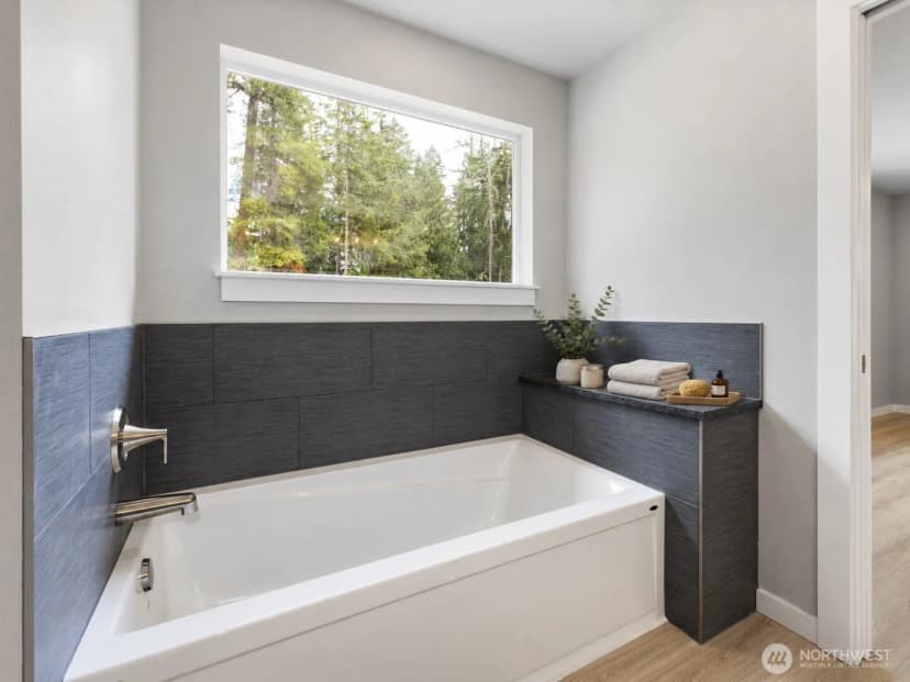 Property photo for 4132 Lakeview Avenue Nw, Bremerton photo 11
