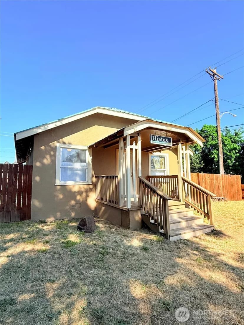 Property photo for 402 S Main Street, Omak photo 2