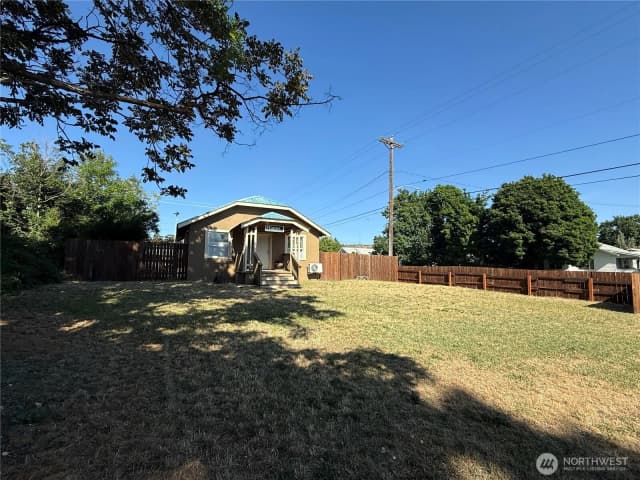 Property photo for 402 S Main Street, Omak