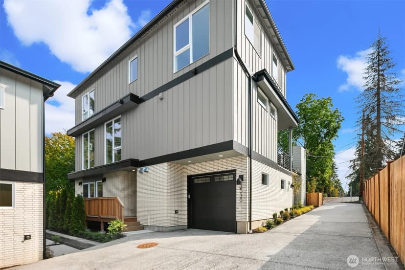 Property photo for 2030 Ne 123rd Street, Seattle photo 3