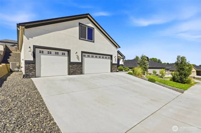Property photo for 5013 Meadow View Drive, Pasco photo 2
