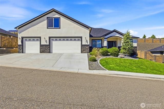 Property photo for 5013 Meadow View Drive, Pasco