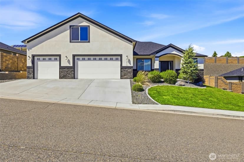 Property photo for 5013 Meadow View Drive, Pasco