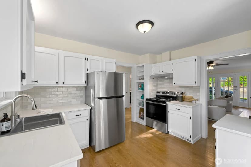 Property photo for 5455 42nd Avenue Sw, Seattle photo 8