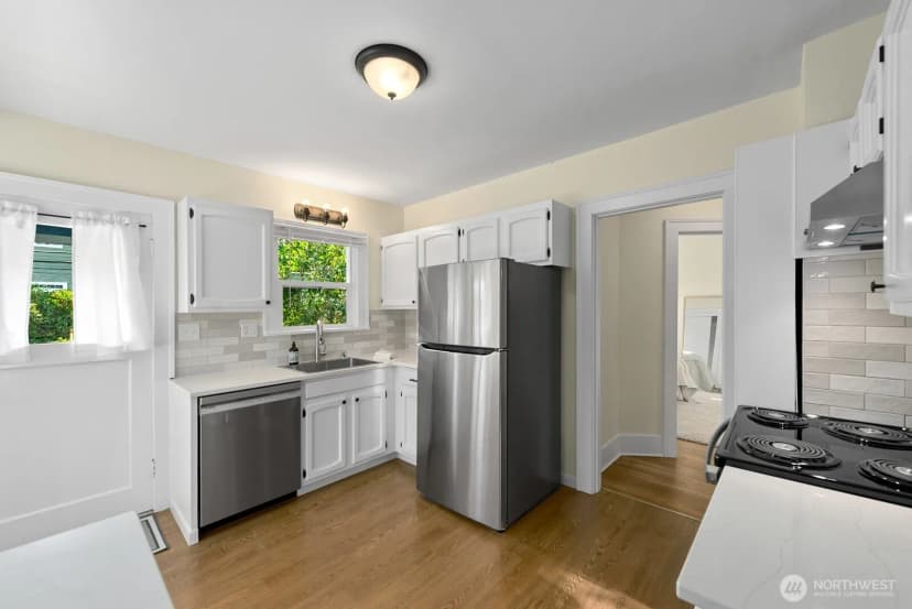 Property photo for 5455 42nd Avenue Sw, Seattle photo 9