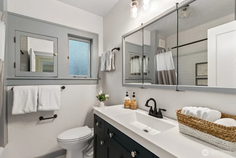 Property photo for 5455 42nd Avenue Sw, Seattle photo 17