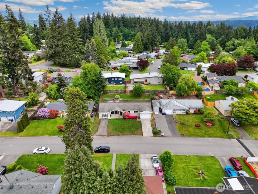 Property photo for 944 165th Avenue Se, Bellevue photo 29