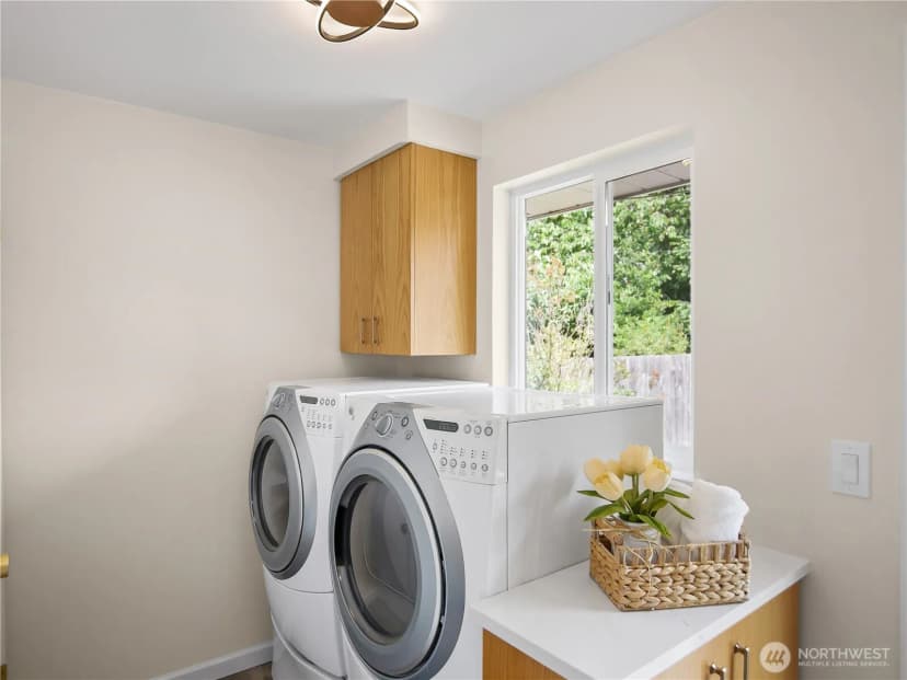Property photo for 944 165th Avenue Se, Bellevue photo 11