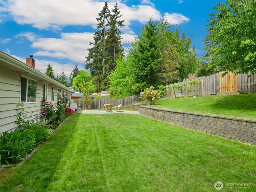 Property photo for 944 165th Avenue Se, Bellevue photo 24