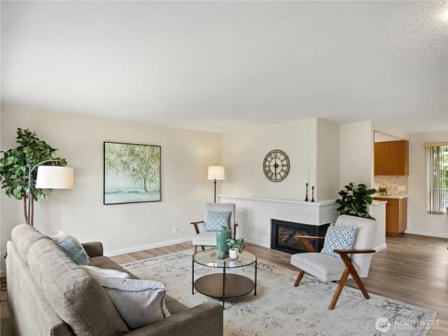 Property photo for 944 165th Avenue Se, Bellevue photo 3
