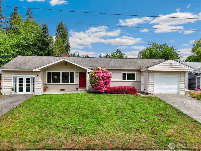 Property photo for 944 165th Avenue Se, Bellevue