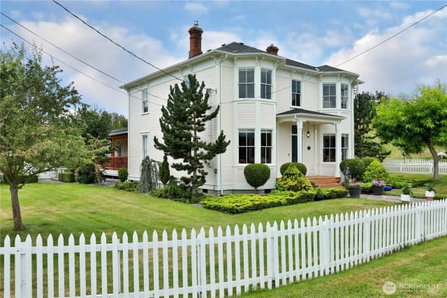 Property photo for 501 Ne 9th Street, Coupeville
