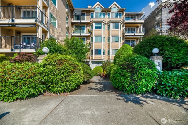 Property photo for 6910 Sw California Avenue #14, Seattle photo 2