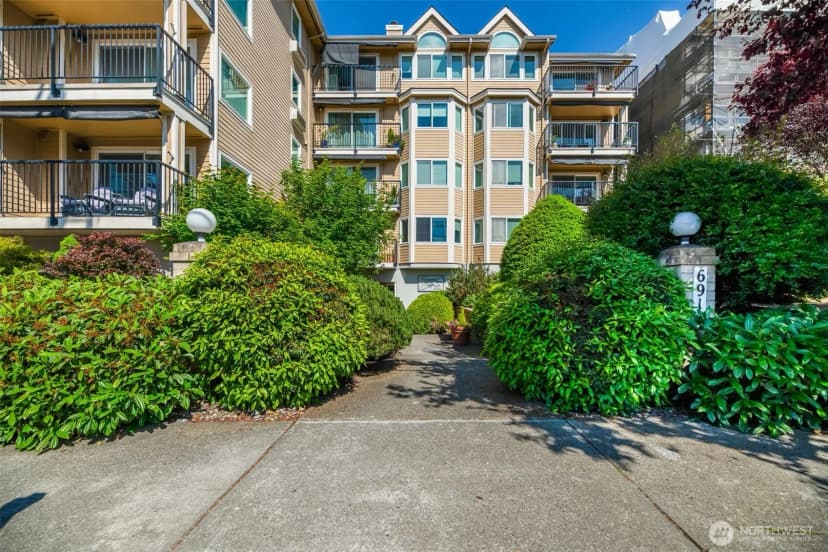 Property photo for 6910 Sw California Avenue #14, Seattle photo 2