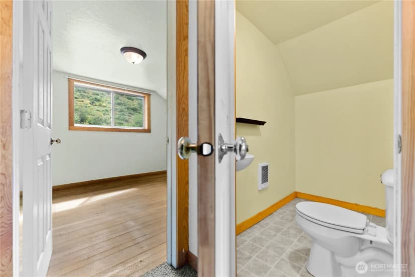 Property photo for 511 Bluff St, Winthrop photo 30