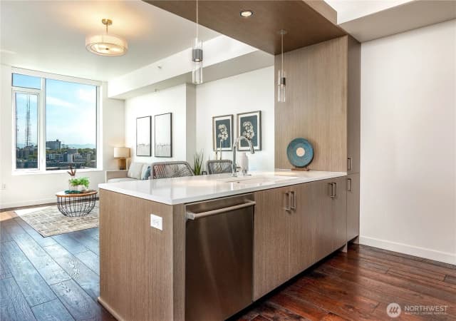 Property photo for 1321 Seneca Street #1102, Seattle photo 4