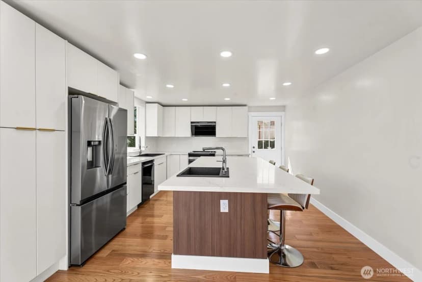 Property photo for 7915 S Lakeridge Drive, Seattle photo 15