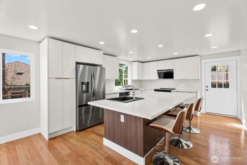 Property photo for 7915 S Lakeridge Drive, Seattle photo 11